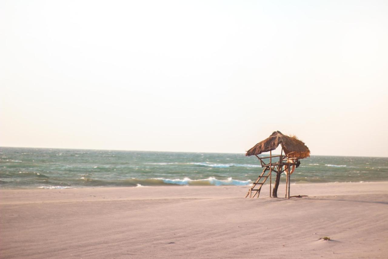 Club Monet Beachfront Resort By Cocotel Cabangan Esterno foto