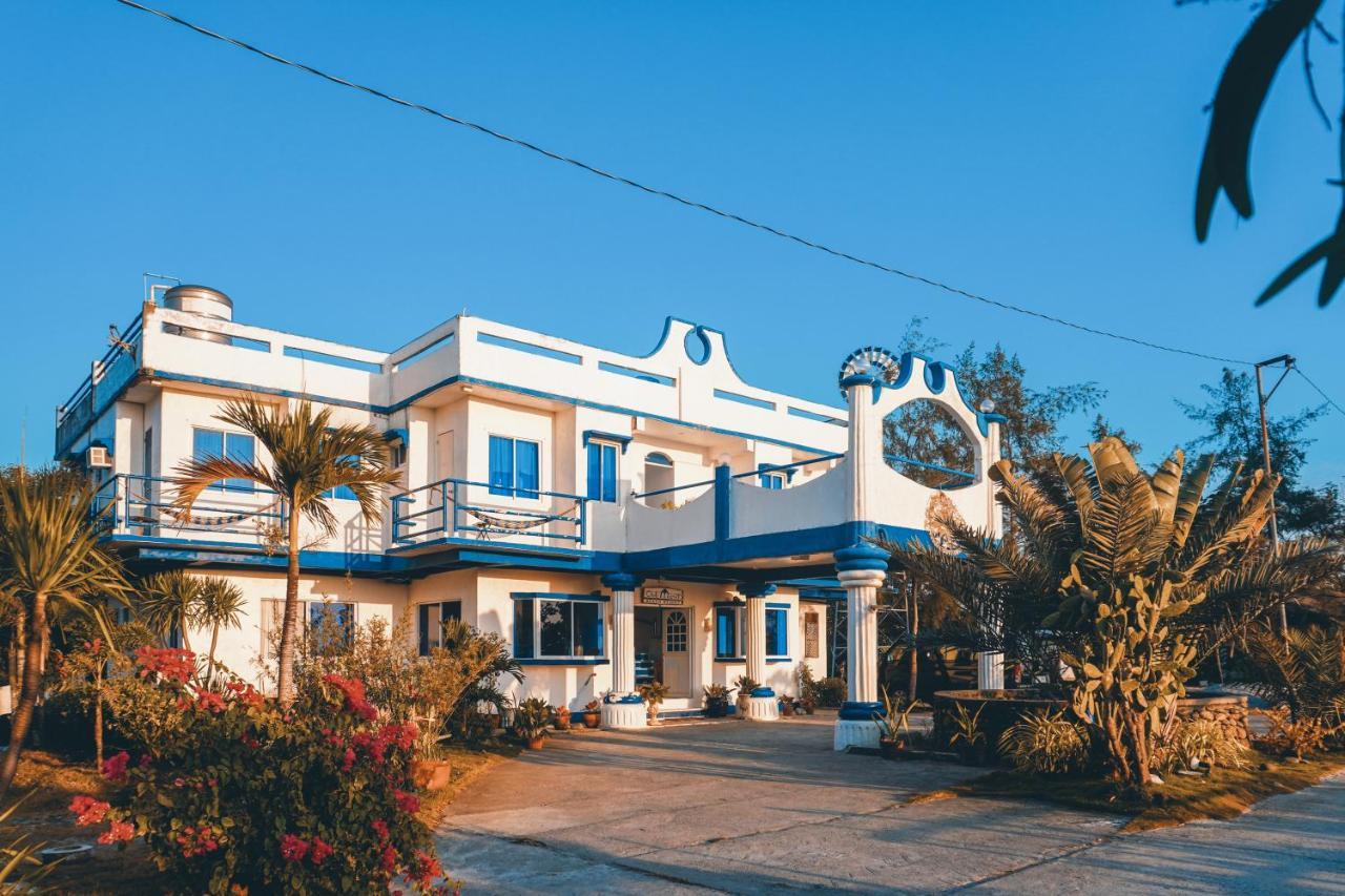 Club Monet Beachfront Resort By Cocotel Cabangan Esterno foto