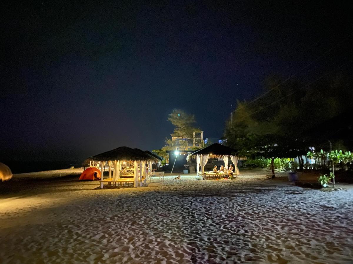 Club Monet Beachfront Resort By Cocotel Cabangan Esterno foto