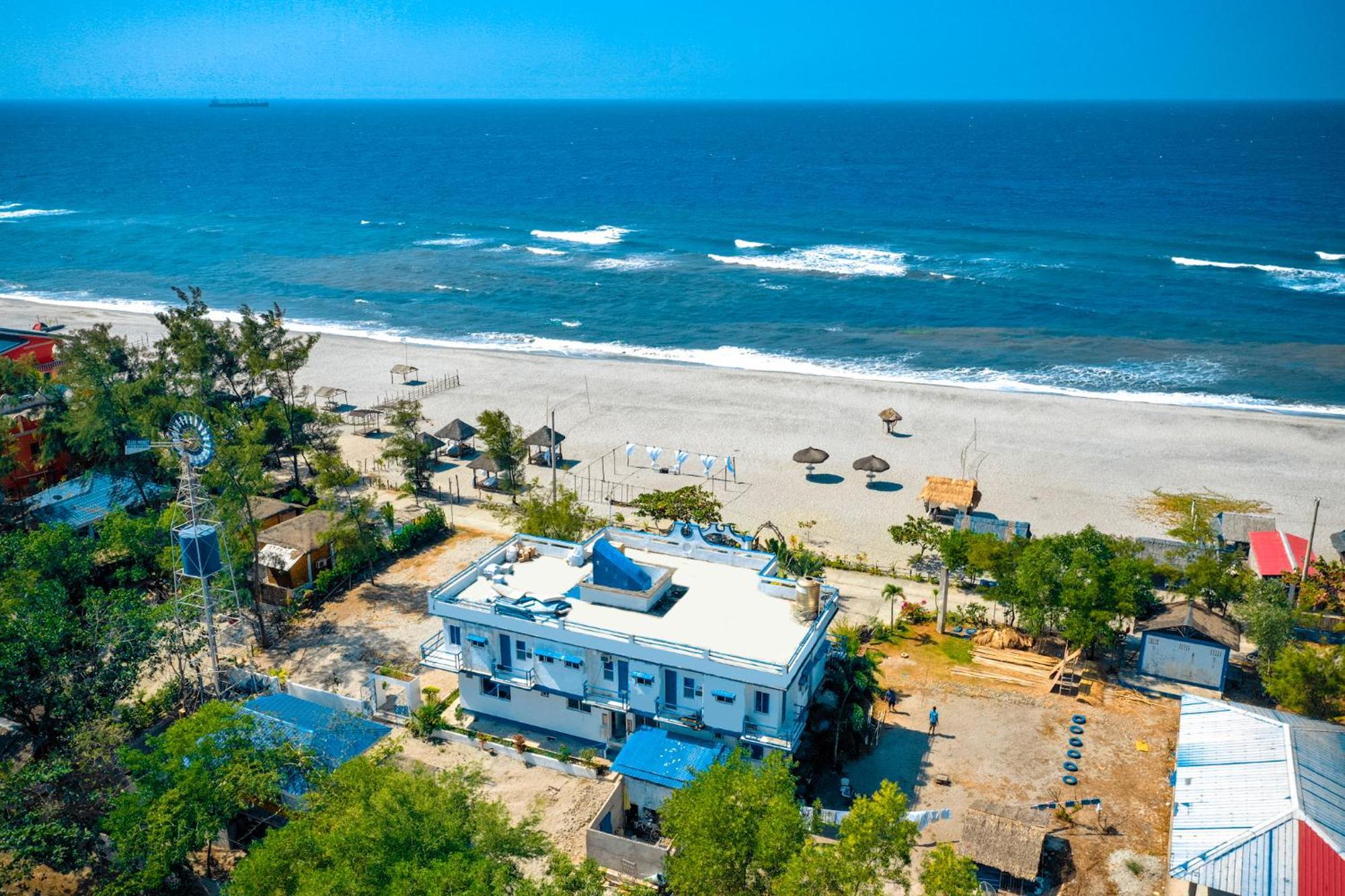 Club Monet Beachfront Resort By Cocotel Cabangan Esterno foto
