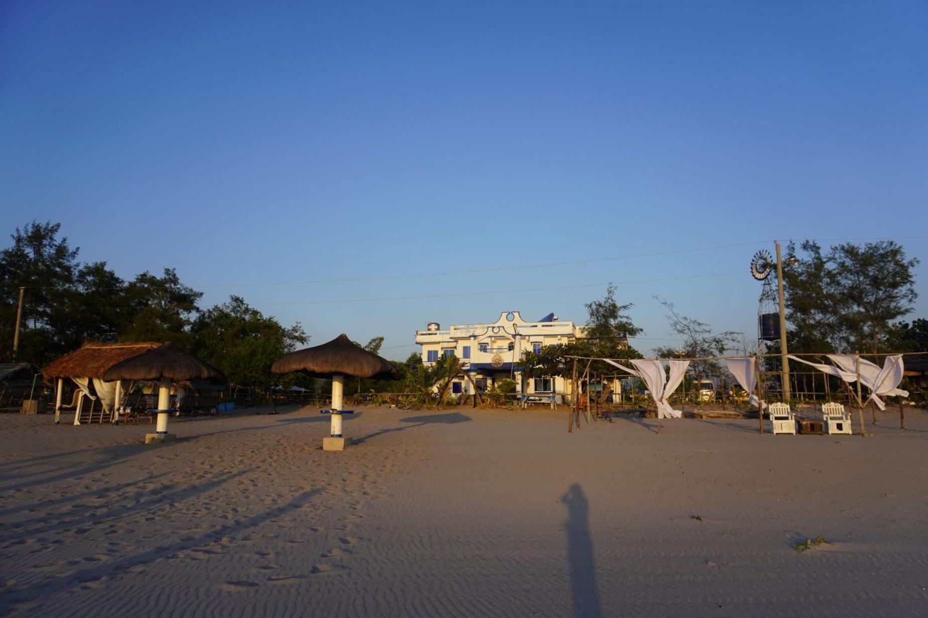Club Monet Beachfront Resort By Cocotel Cabangan Esterno foto