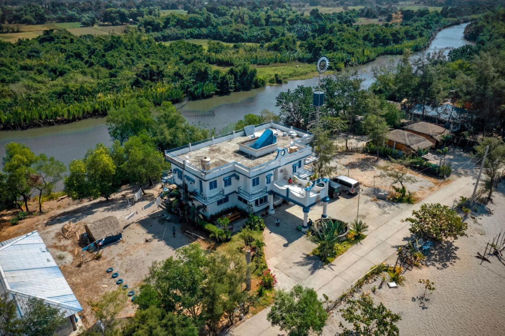 Club Monet Beachfront Resort By Cocotel Cabangan Esterno foto